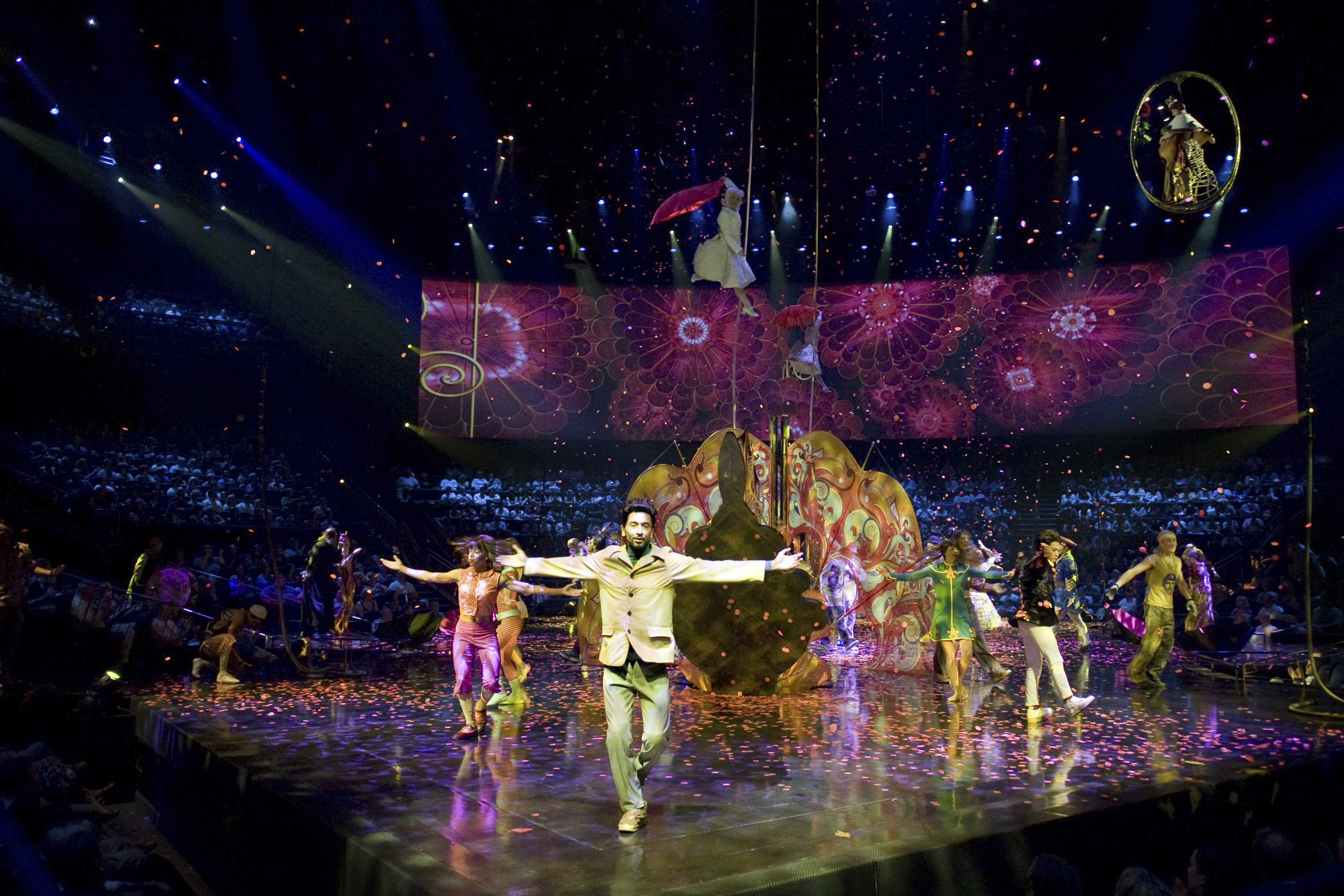 Билеты в цирк дю. Cirque du Soleil show. Цирк дюсплей Лас Вегас. Дю солей Лас Вегас. Дю солей Лас Вегас 2006.